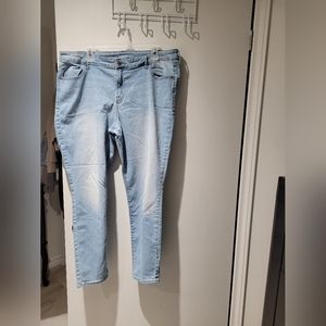 Final price drop- EUC old navy jeans 18